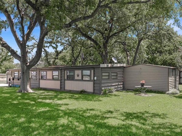 641 S Lamar Street , De Leon, TX 76444