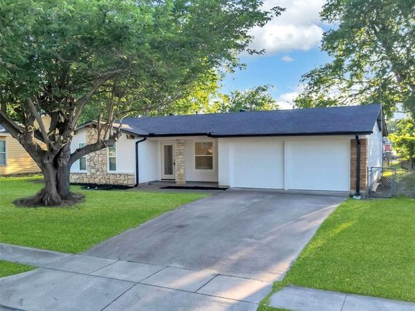 808 Hillcrest Drive, Arlington, TX 76010