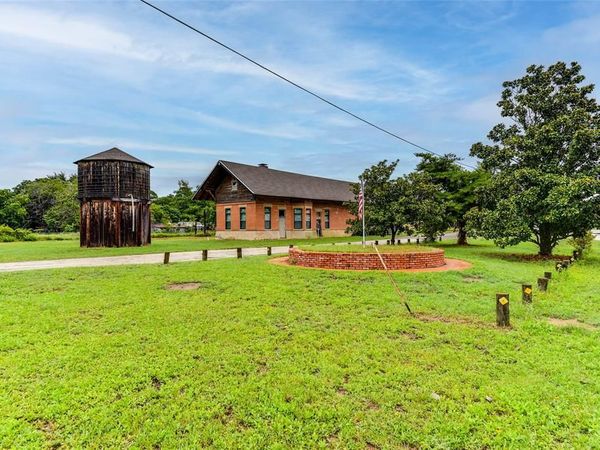 211 Main Street , Rosser, TX 75157