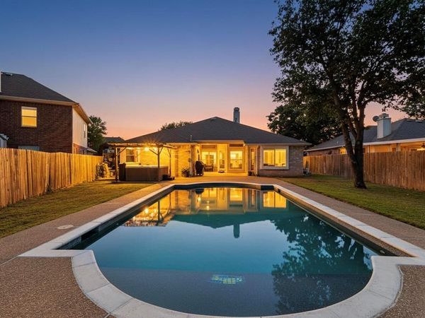 211 Ember Glen Drive, Arlington, TX 76018