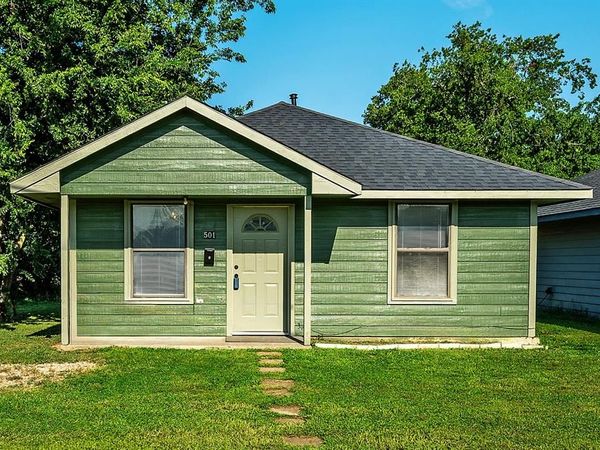 501 15th Street , Honey Grove, TX 75446