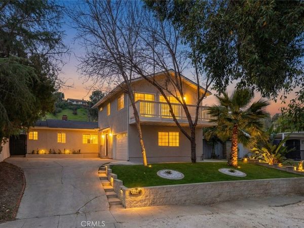 22247 De La Osa Street, Woodland Hills, CA 91364