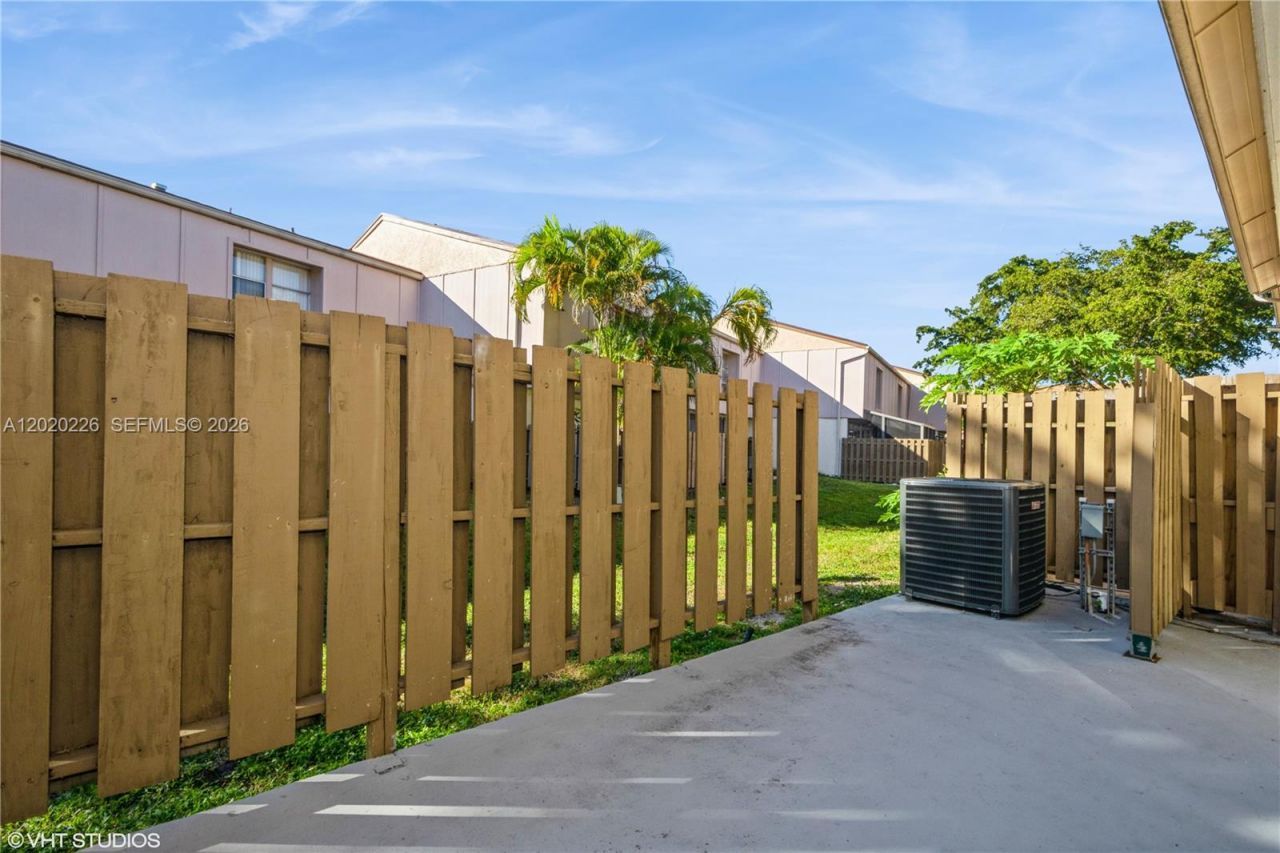 835 NW 81st Ter , Unit 7, Plantation, FL 33324 Photo