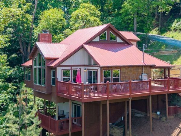 561 Summit Lane, Ellijay, GA 30540
