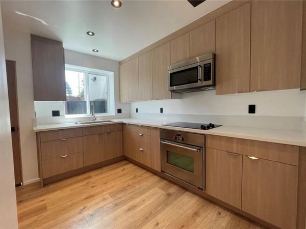 1713 W Alameda Avenue, Burbank, CA 91506