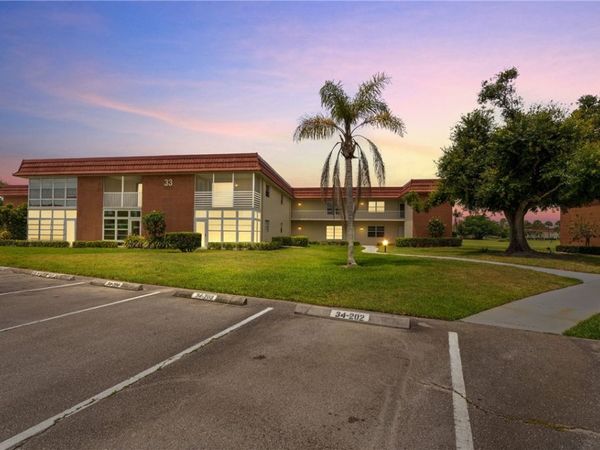 33 Pine Arbor Lane, Unit 102, Vero Beach, FL 32962