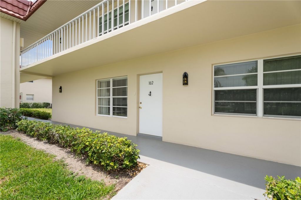 33 Pine Arbor Lane, Unit 102, Vero Beach, FL 32962 Photo