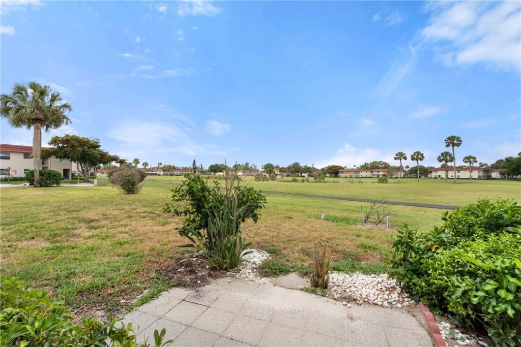 33 Pine Arbor Lane, Unit 102, Vero Beach, FL 32962 Photo