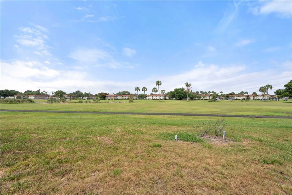 33 Pine Arbor Lane, Unit 102, Vero Beach, FL 32962 Photo