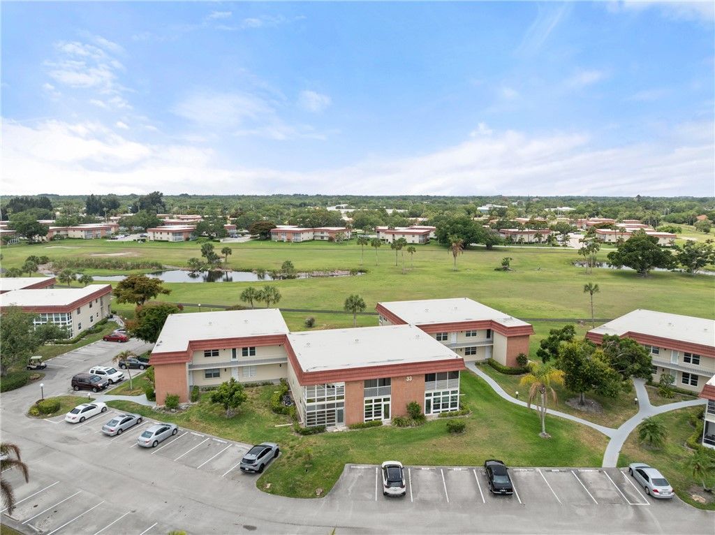 33 Pine Arbor Lane, Unit 102, Vero Beach, FL 32962 Photo