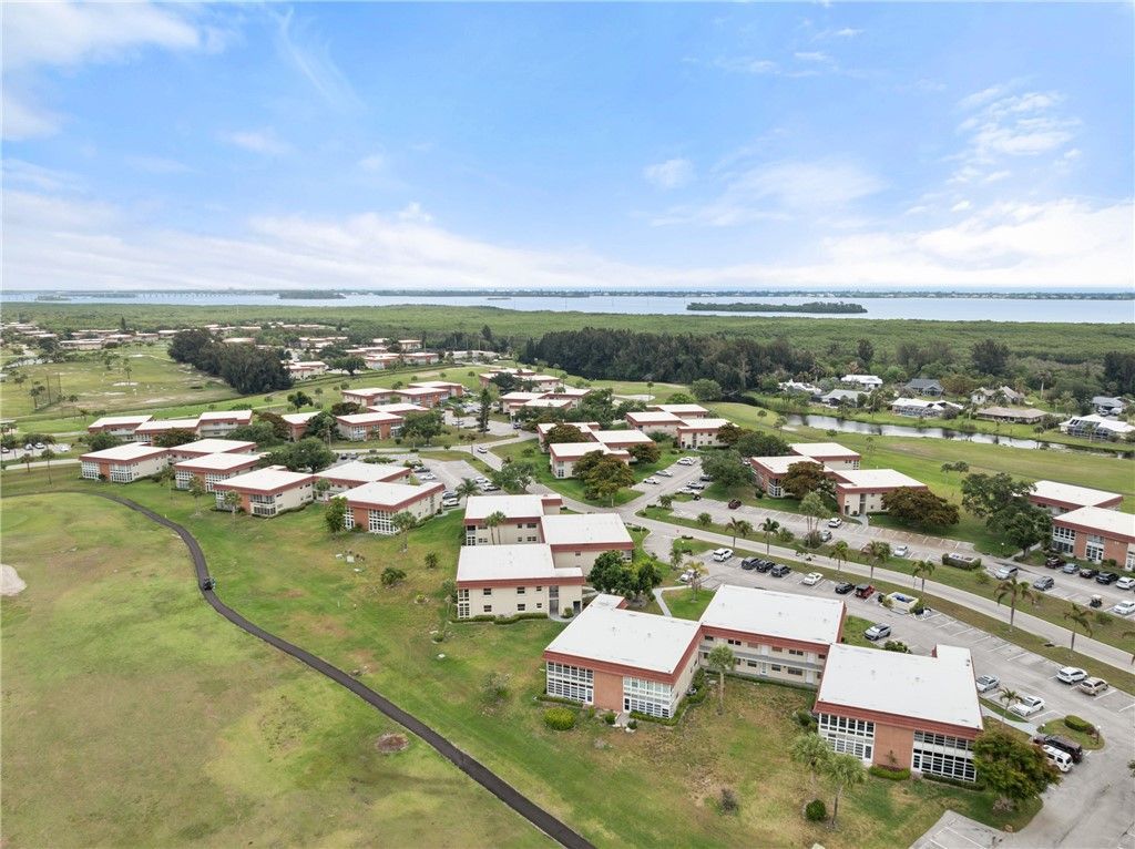 33 Pine Arbor Lane, Unit 102, Vero Beach, FL 32962 Photo