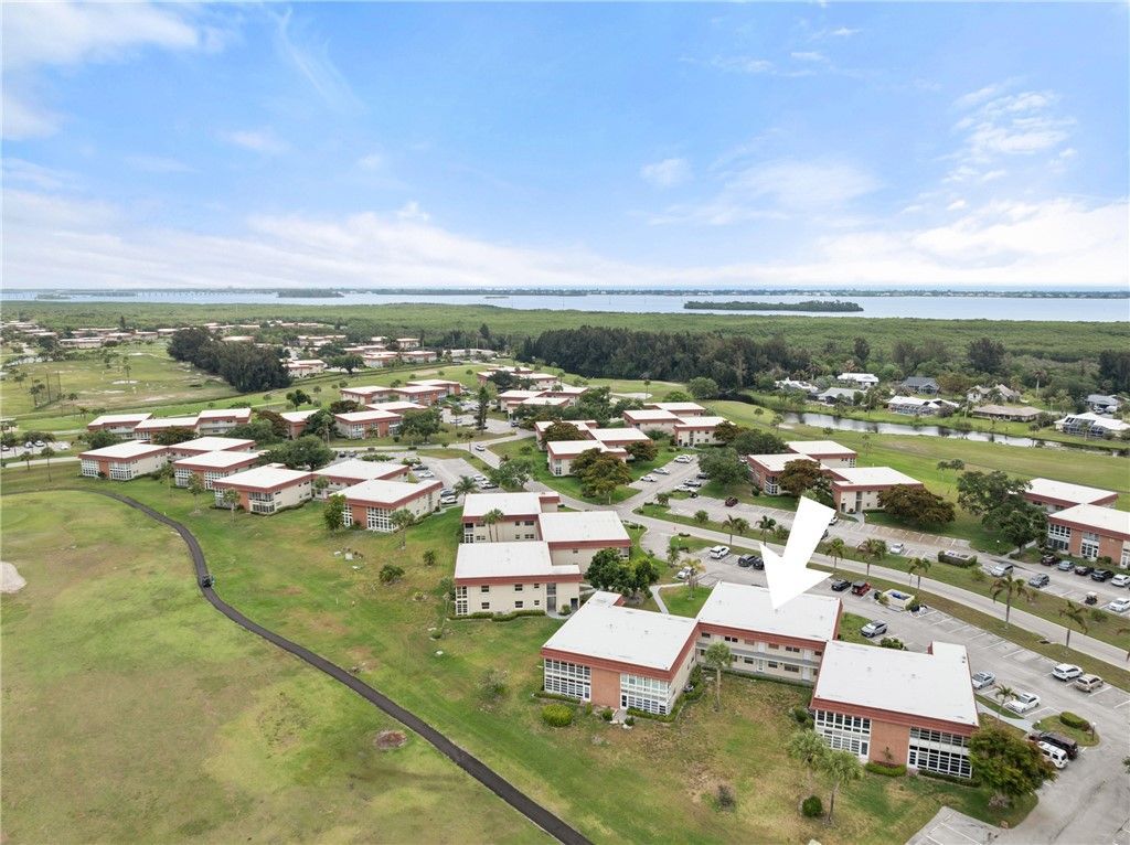 33 Pine Arbor Lane, Unit 102, Vero Beach, FL 32962 Photo