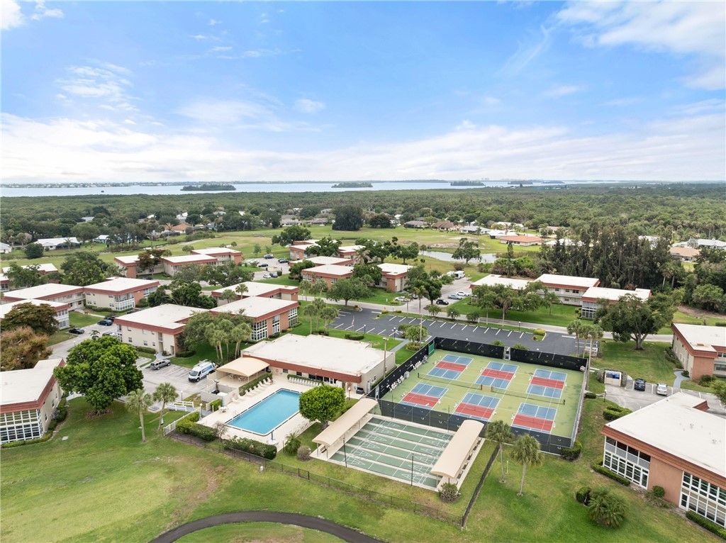 33 Pine Arbor Lane, Unit 102, Vero Beach, FL 32962 Photo