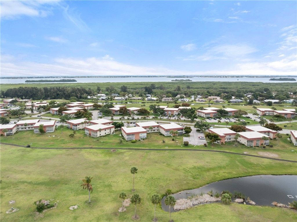 33 Pine Arbor Lane, Unit 102, Vero Beach, FL 32962 Photo