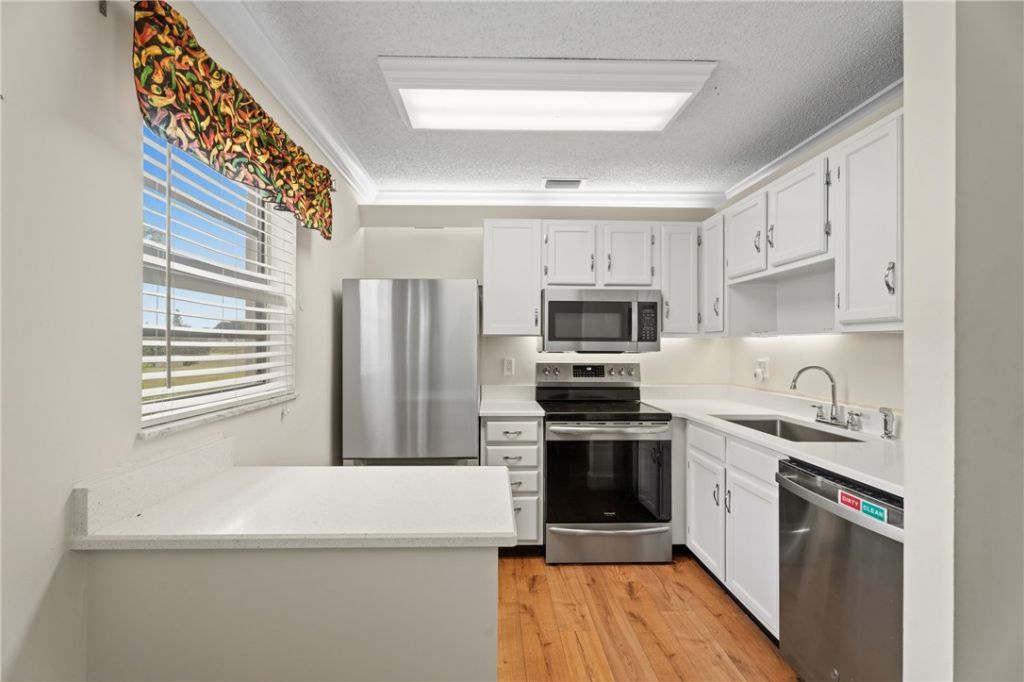33 Pine Arbor Lane, Unit 102, Vero Beach, FL 32962 Photo