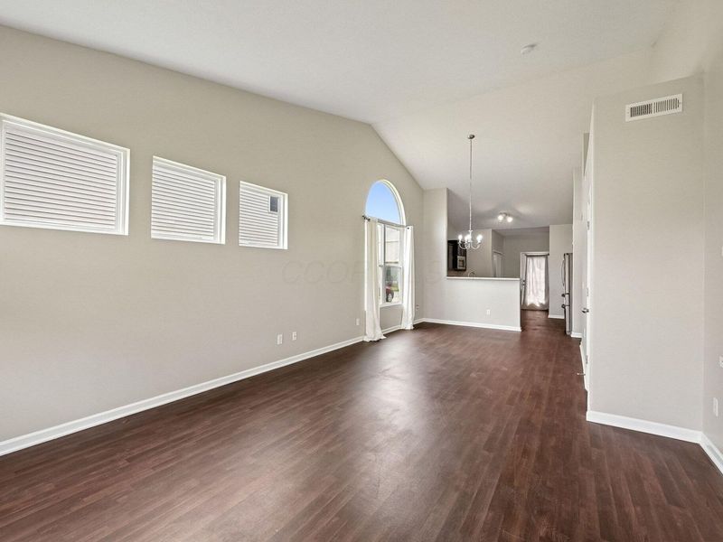 5659 Battle Creek Way, Columbus, OH 43228 Photo 6