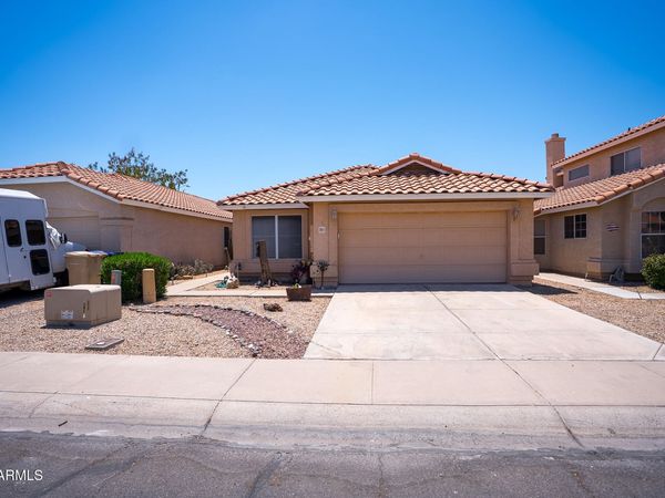 8011 W Laurel Lane, Peoria, AZ 85345