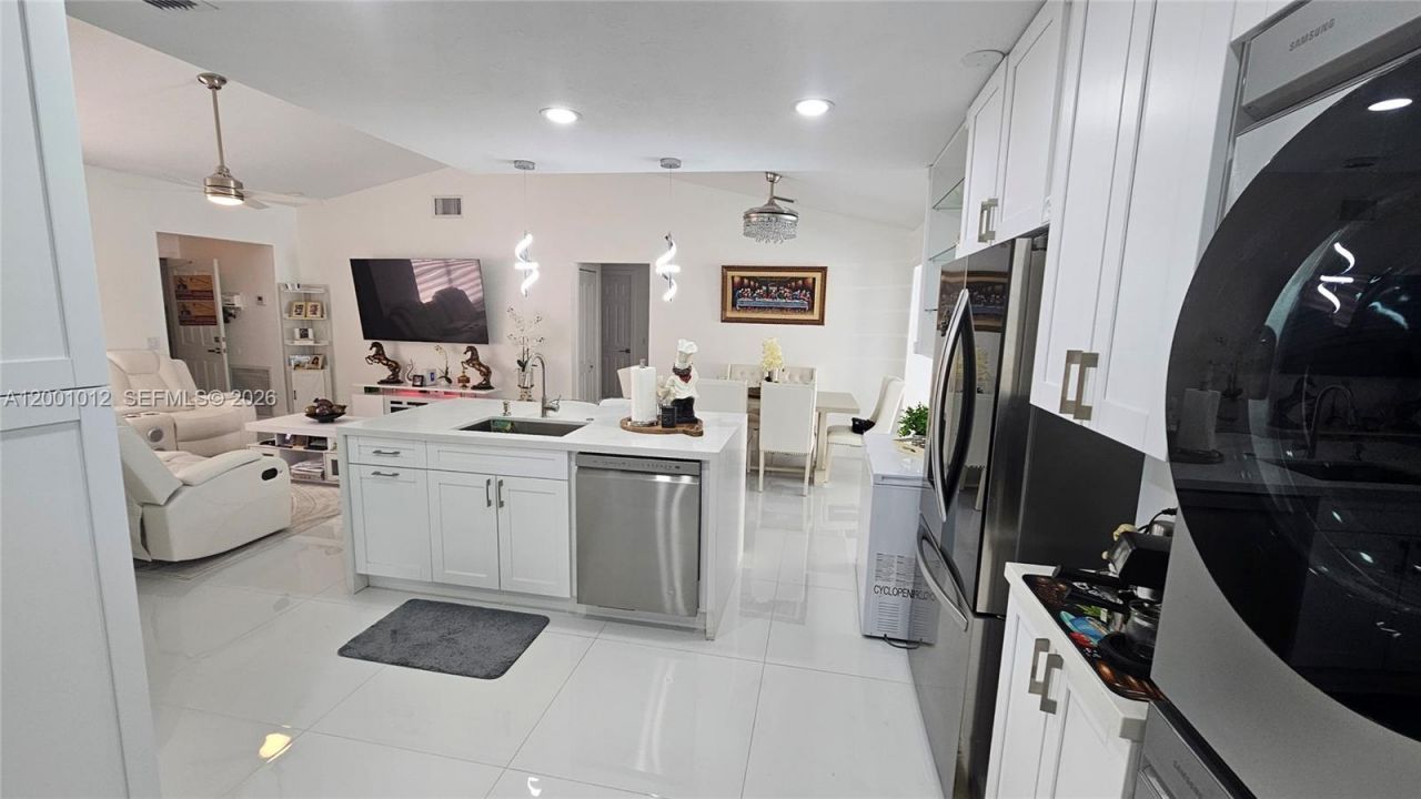 8421 NW 8th St , Pembroke Pines, FL 33024 Photo