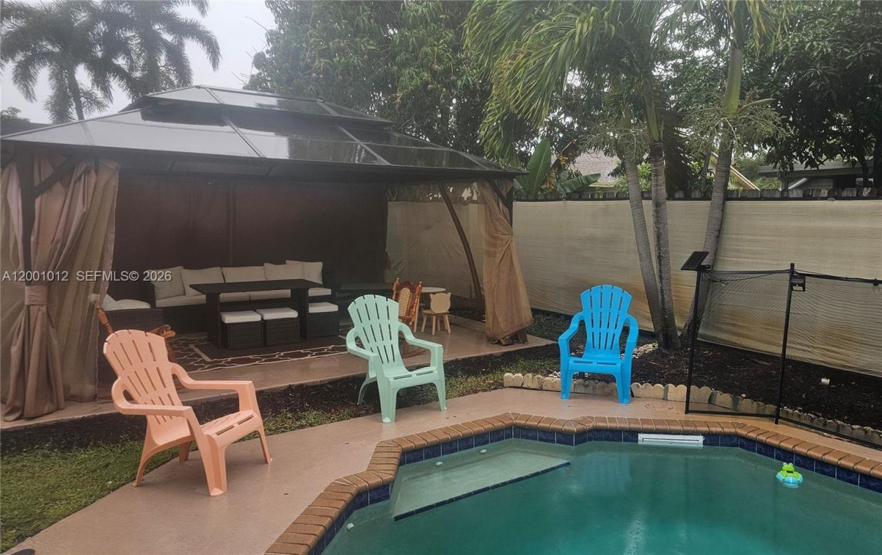 8421 NW 8th St , Pembroke Pines, FL 33024 Photo