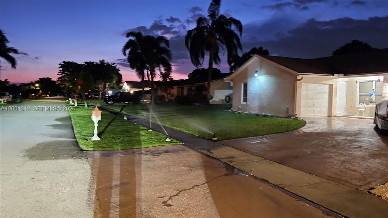 8421 NW 8th St , Pembroke Pines, FL 33024 Photo