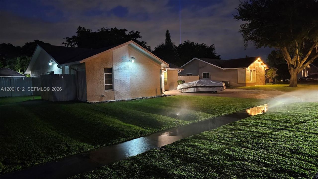 8421 NW 8th St , Pembroke Pines, FL 33024 Photo