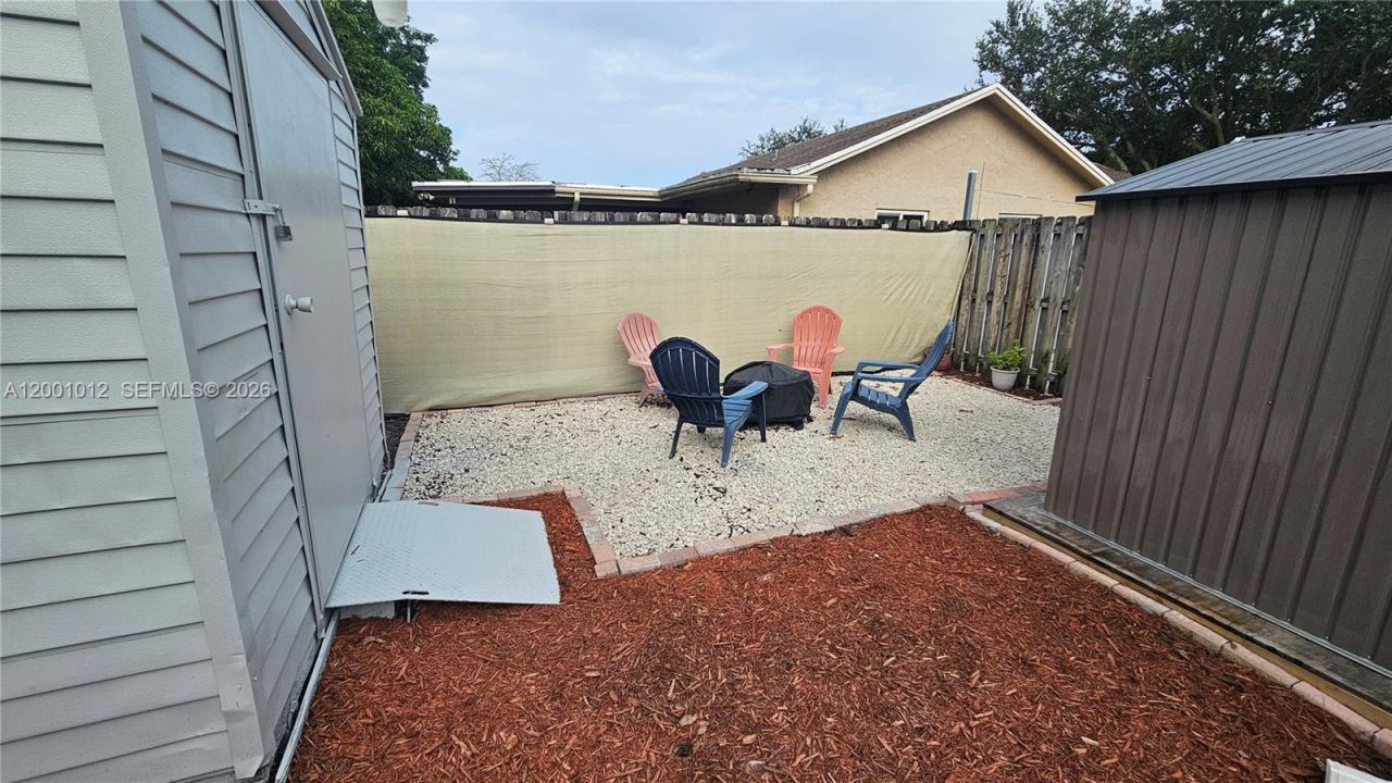 8421 NW 8th St, Pembroke Pines, FL 33024 Photo