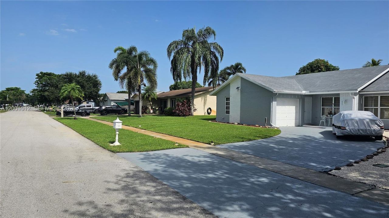 8421 NW 8th St, Pembroke Pines, FL 33024 Photo