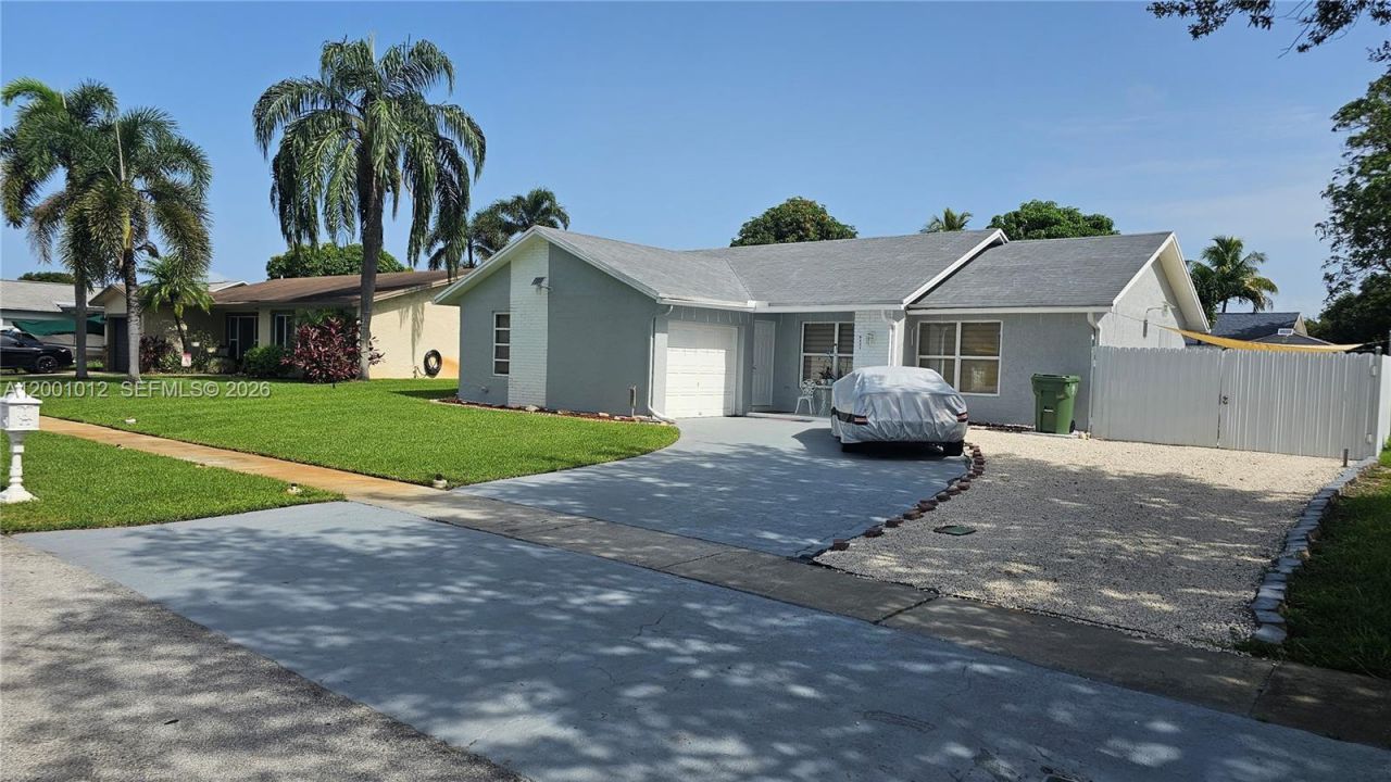 8421 NW 8th St, Pembroke Pines, FL 33024 Photo