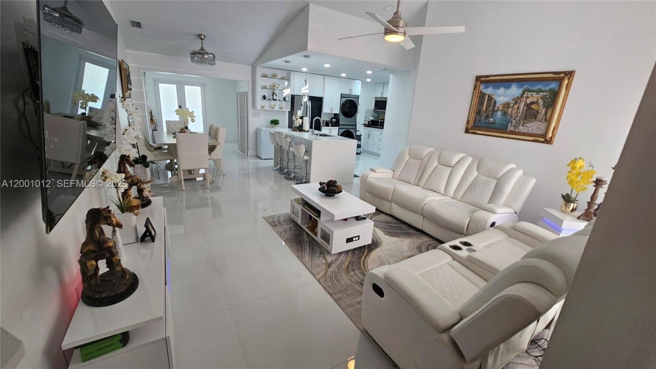 8421 NW 8th St , Pembroke Pines, FL 33024 Photo