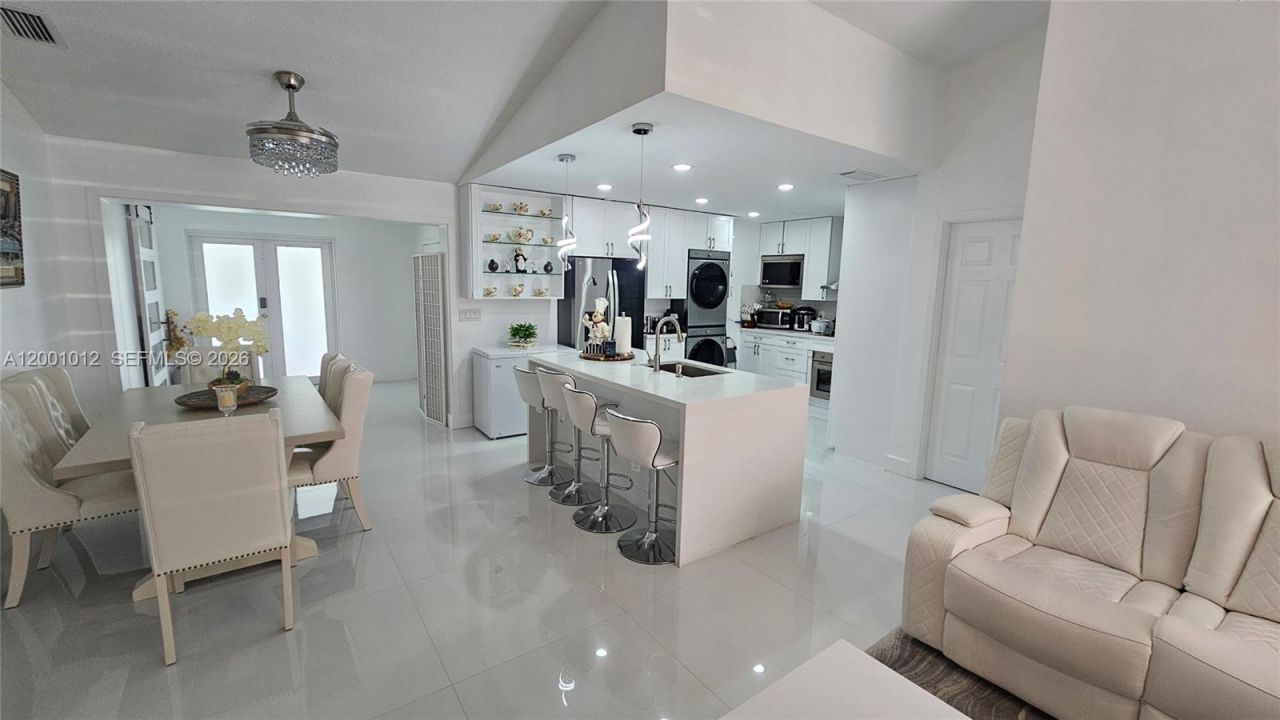 8421 NW 8th St , Pembroke Pines, FL 33024 Photo