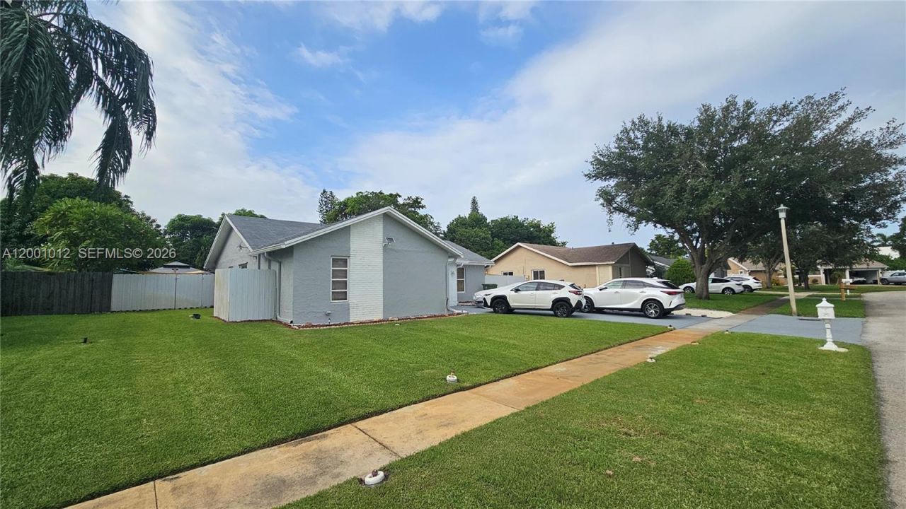 8421 NW 8th St, Pembroke Pines, FL 33024 Photo