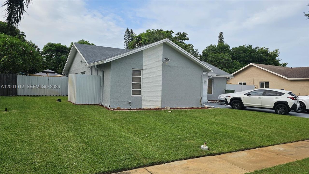 8421 NW 8th St, Pembroke Pines, FL 33024 Photo