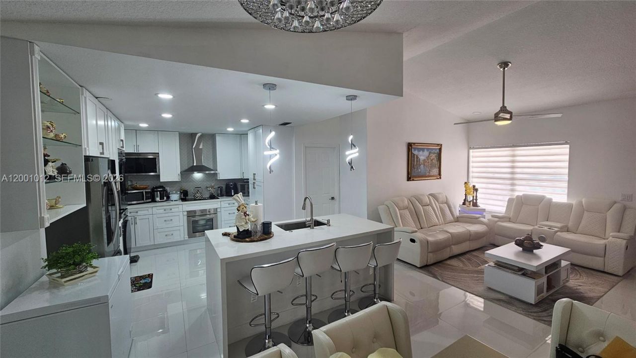 8421 NW 8th St , Pembroke Pines, FL 33024 Photo