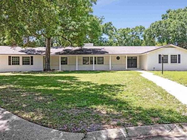 5745 Avenida Robledal, Pensacola, FL 32504