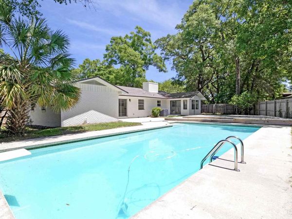 5745 Avenida Robledal, Pensacola, FL 32504