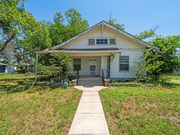 619 W Bell Ave, Rockdale, TX 76567