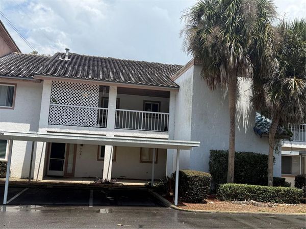 702 COUNTRY LANE NE, Unit 702, WINTER HAVEN, FL 33881