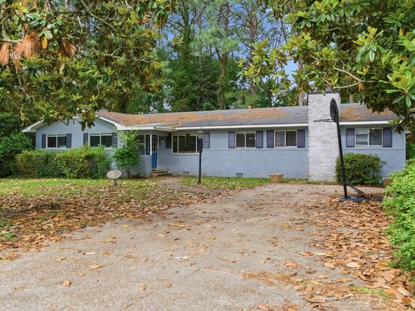 11 Oak Crest Dr., Laurel, MS 39440
