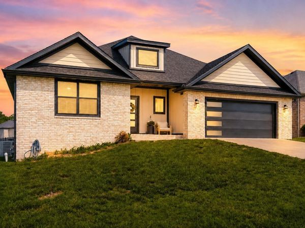 1365 W Gaslight Drive, Springfield, MO 65810