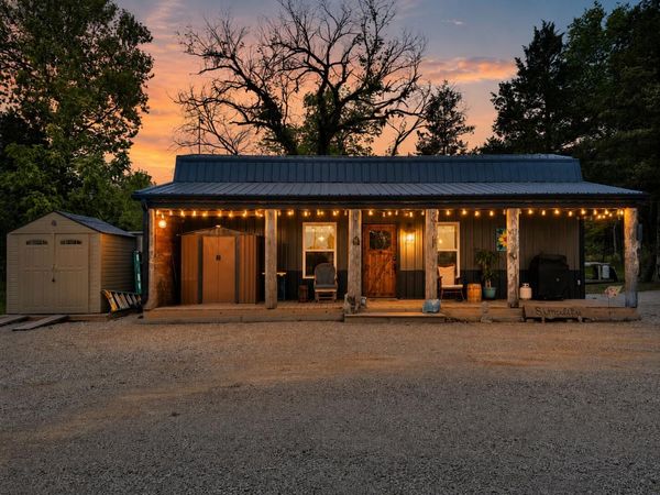 24902 County Road 318 , Pittsburg, MO 65724