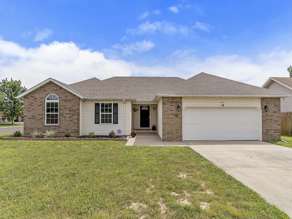 1113 Woodland Ridge Drive , Monett, MO 65708