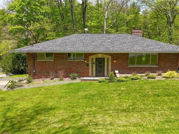 1050 Park Circle , Girard, OH 44420