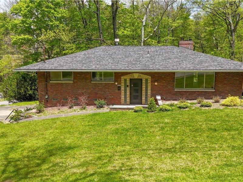 1050 Park Circle, Girard, OH 44420 Photo 1