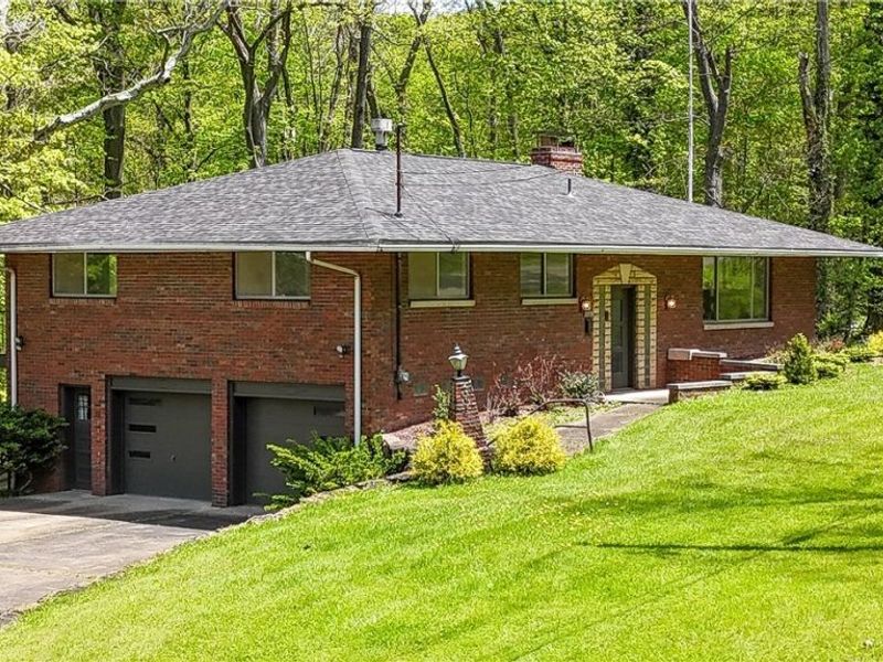 1050 Park Circle, Girard, OH 44420 Photo 2