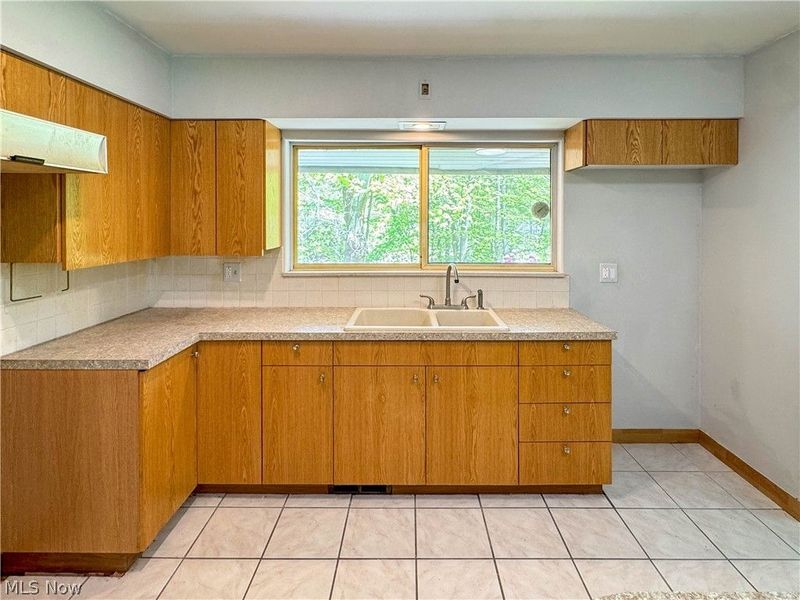 1050 Park Circle, Girard, OH 44420 Photo 27