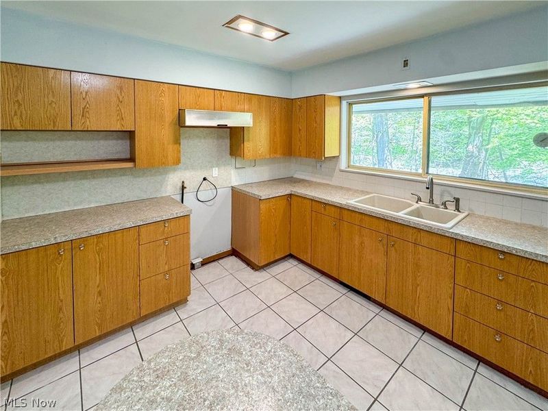 1050 Park Circle, Girard, OH 44420 Photo 28