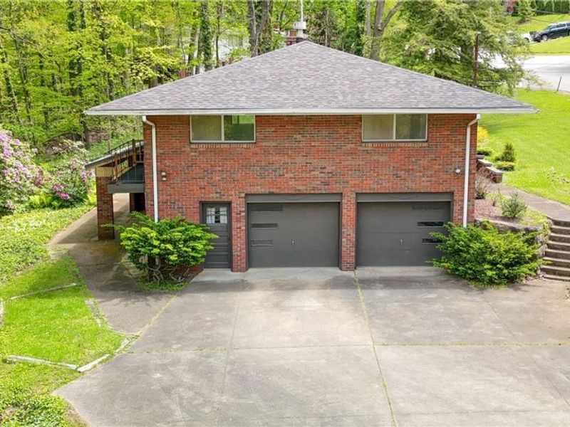 1050 Park Circle, Girard, OH 44420 Photo 3