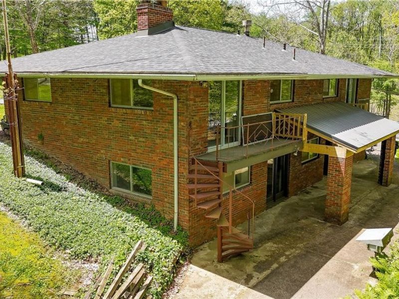 1050 Park Circle, Girard, OH 44420 Photo 5