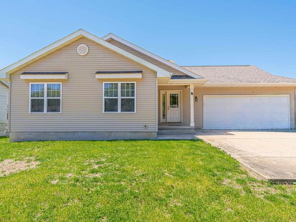 12 ELIZABETH Court, Elkhart, IL 62634