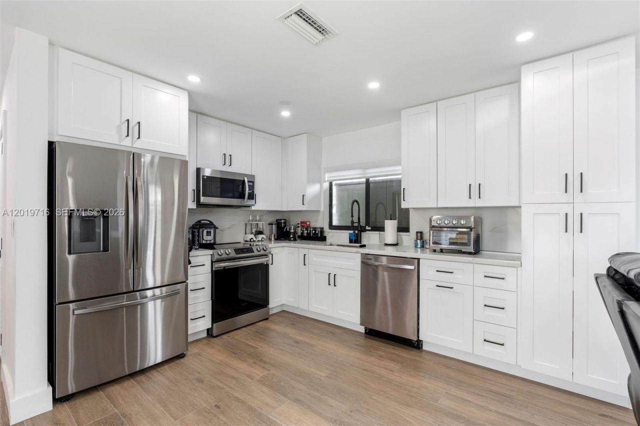 9460 Haitian Dr , Cutler Bay, FL 33189 Photo